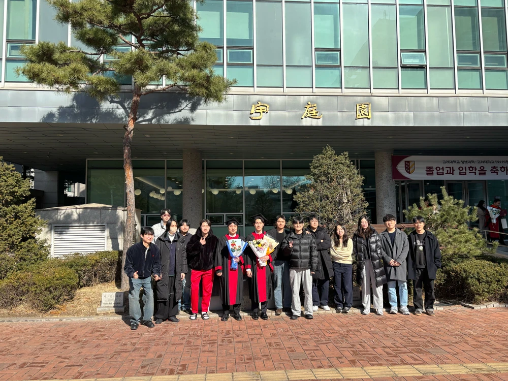 Dohyeok, Junhyeok undergraduate graduation & MS admission (Feb 25, 2026) - Dohyeok, Junhyeok undergraduate graduation & MS admission (Feb 25, 2026) - 사진 1 | System Software Lab, Korea University